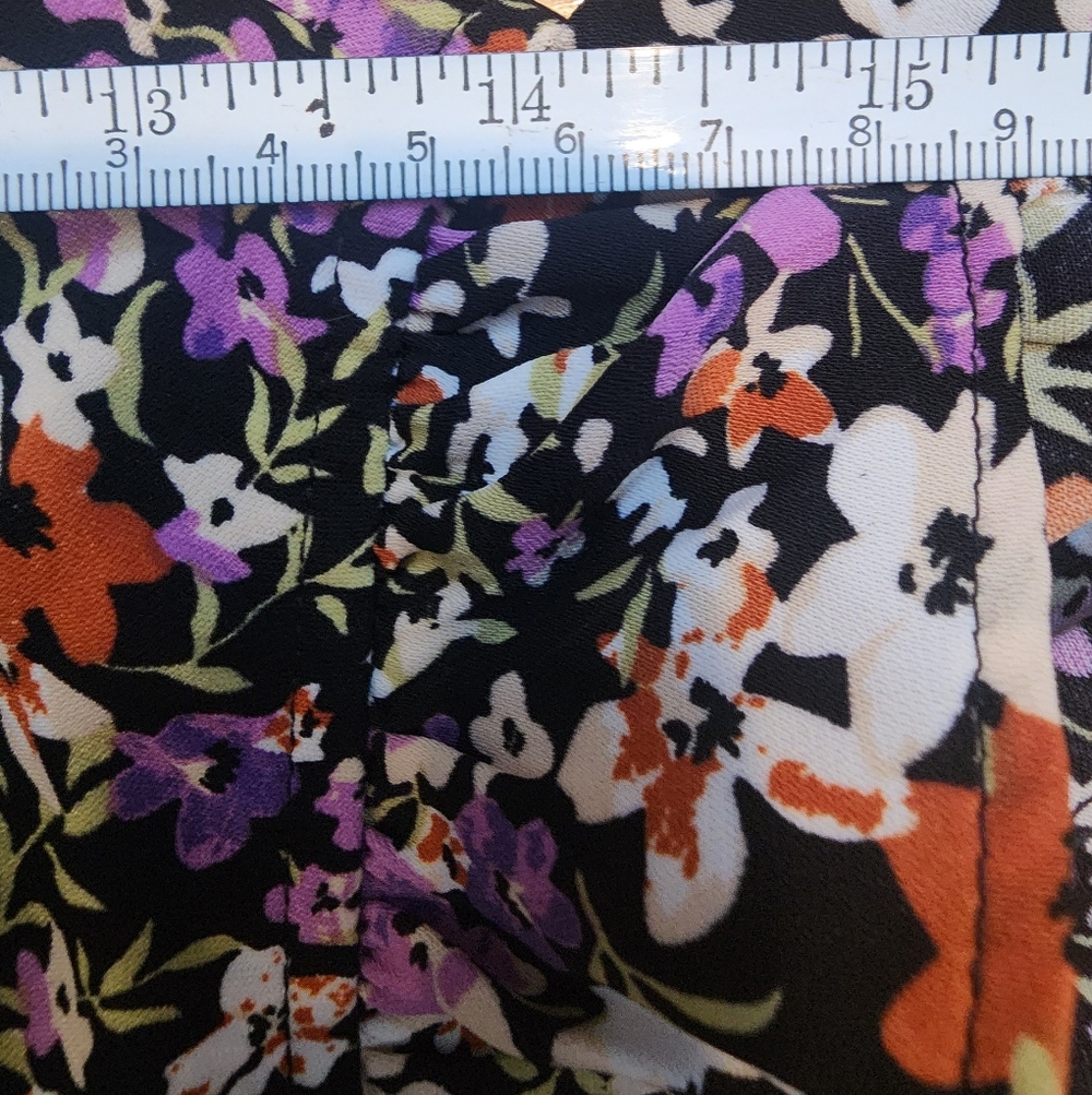 V-Neck Flower Dress with Buttons - Picture 10 of 11